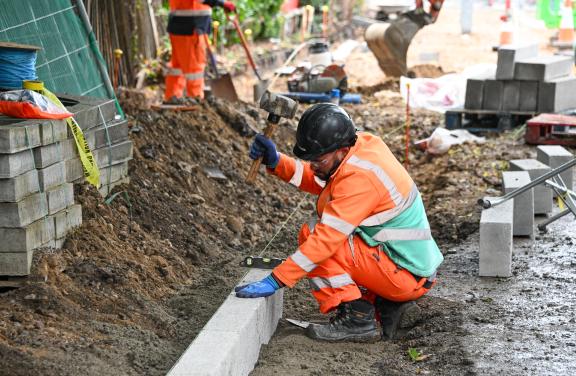 Work being carried out on Finchampstead Road