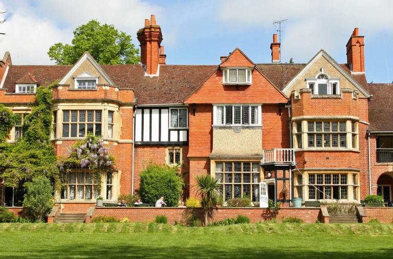 Wide view of the entrance of Yeldall Manor in Wargrave