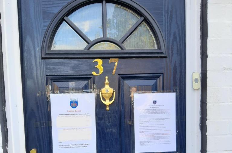 Close up of a closure notice on a front door