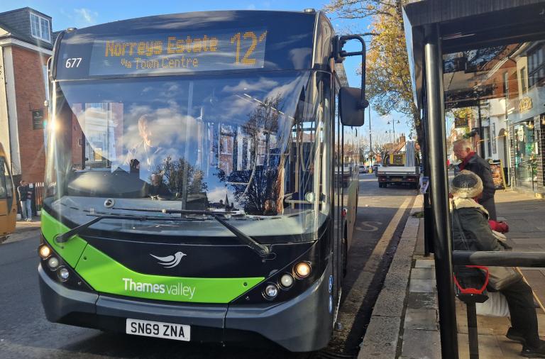 A 121 bus for the Norreys Estate waiting at a bus stop in Wokingham town centre