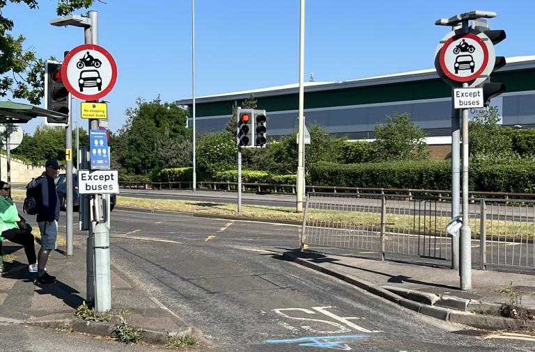 Existing bus gate on A4 London Road