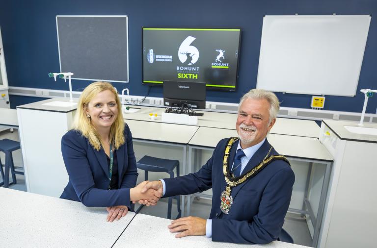 Wokingham Borough Mayor Cllr Rob Comber shaking hands with Bohunt Wokingham headteacher Jen Comber