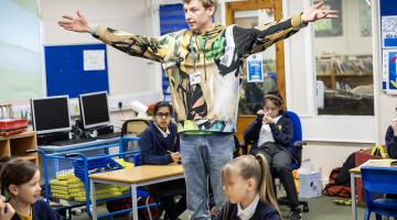 Award-winning poet Toby Thompson leading a school workshop
