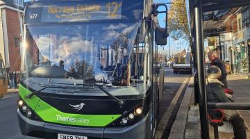 A 121 bus for the Norreys Estate waiting at a bus stop in Wokingham town centre